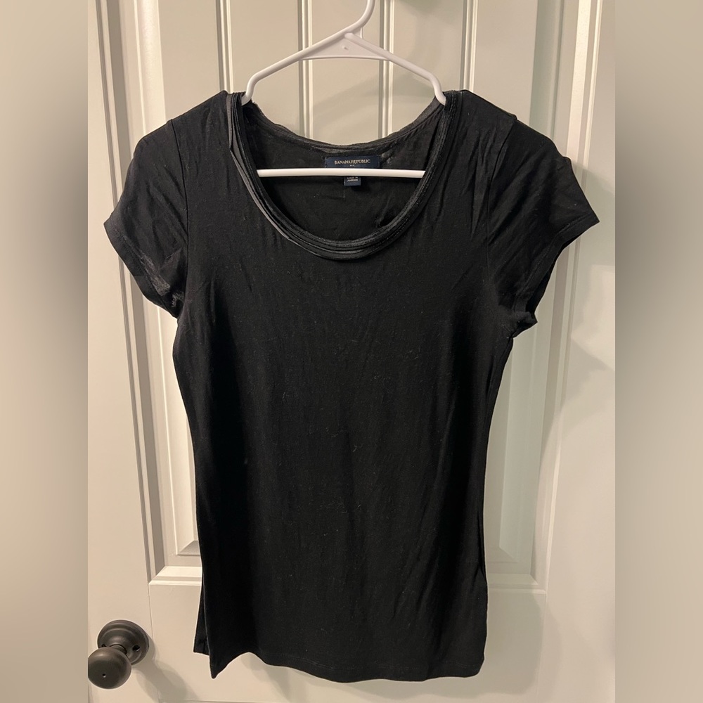 Women’s black Banana Republic tshirt